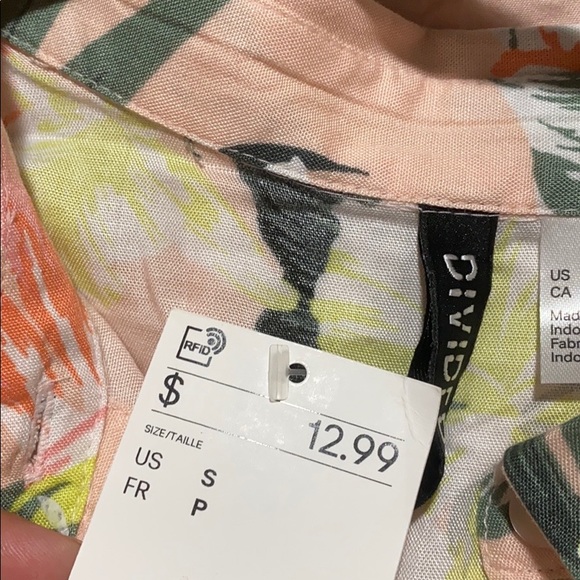 Sleeveless Blouse - Picture 4 of 4